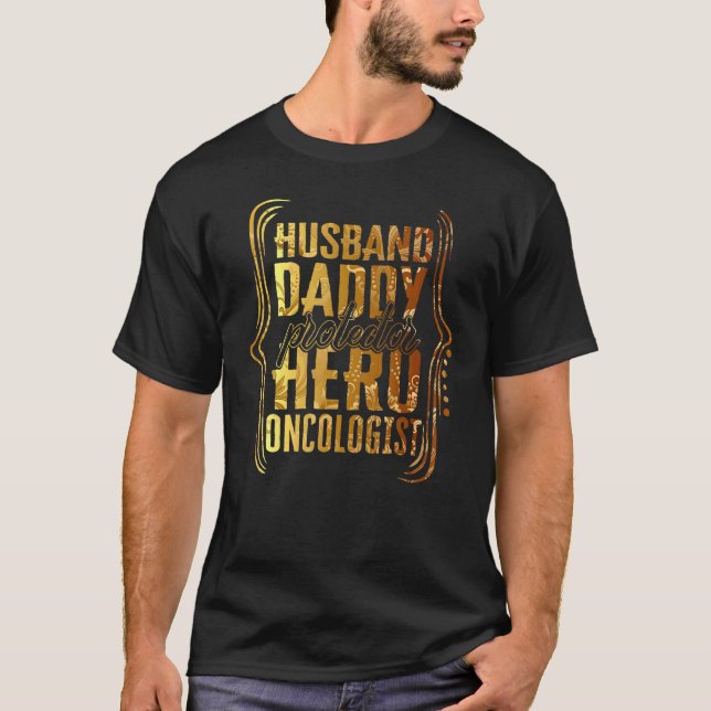 Husband Daddy Protector Hero Onkologe Gefärbte Kra T-Shirt (Vorderseite)