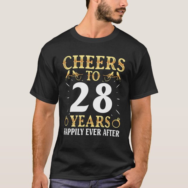 Husband Ehefrau Drinking Cheers bis 28 Jahre glück T-Shirt (Vorderseite)