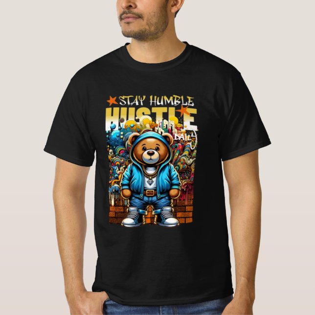 Hustle Bear Vibes: Bleibe Humble Daily 🐻 💎 🔥 T-Shirt (Vorderseite)