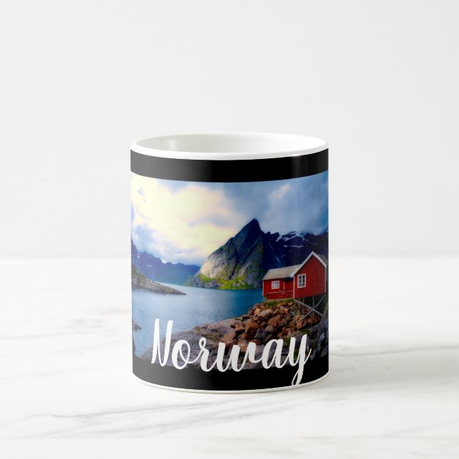 Hütte an der Wasserfront Landschaftlich Norwegen Kaffeetasse (Mittel)