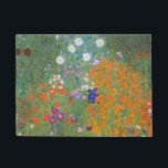 Hütte Gustav Klimt Blumengarten Fußmatte<br><div class="desc">Ein wunderschönes Gartenbild - das ist ein klassisches Gemälde von Gustav Klimt,  genannt Hütte Garden,  oder Bauergarten,  1907,  das ein nahes Bild eines Blumengartens,  ein buntes Blumengemälde ist.</div>