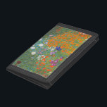 Hütte Gustav Klimt Blumengarten Tri-fold Geldbeutel<br><div class="desc">Ein wunderschönes Gartenbild - das ist ein klassisches Gemälde von Gustav Klimt,  genannt Hütte Garden,  oder Bauergarten,  1907,  das ein nahes Bild eines Blumengartens,  ein buntes Blumengemälde ist.</div>
