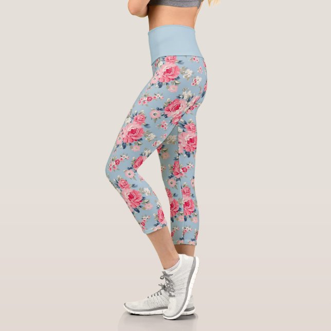 Hütte Rosa Rosen auf blauem Hintergrund Capri Leggings (Links)