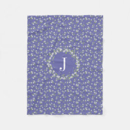 Hütte Style Periwinkle Floral Monogram Fleecedecke