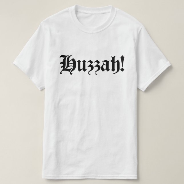 Huzzah! {Mittelalterliche Typografie} T-Shirt (Design vorne)