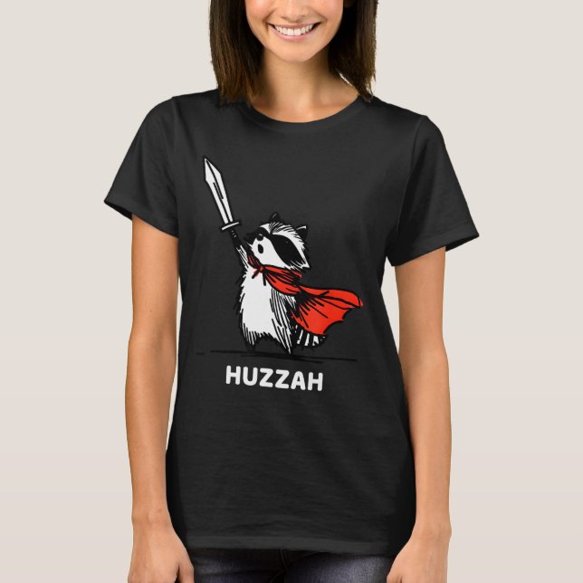 Huzzah Raccoon Knight Funny Sword Meme Quote  T-Shirt (Vorderseite)