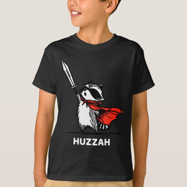 Huzzah Raccoon Knight Funny Sword Meme Quote  T-Shirt (Vorderseite)