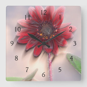 Hybrid sunflower blowing in the wind quadratische wanduhr