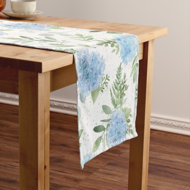Hydrangea Blue Floral Watercolor Table Runner Kurzer Tischläufer (Beispiel)