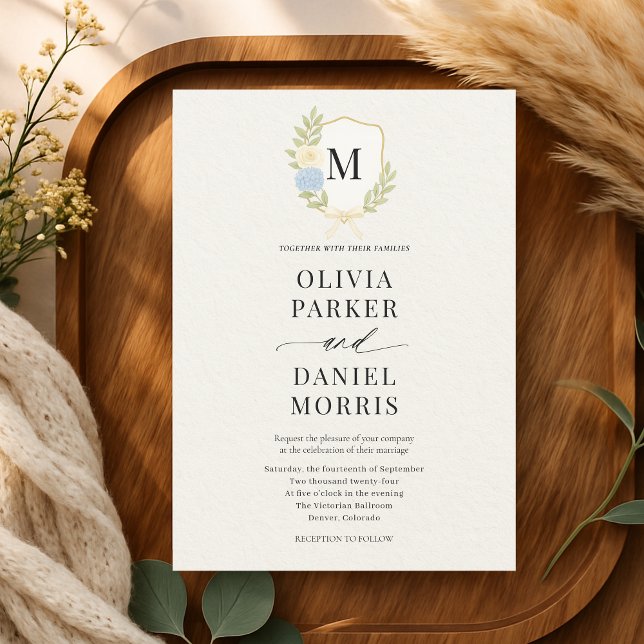 Hydrangea Floral Crest Monogram Wedding Einladung (Von Creator hochgeladen)