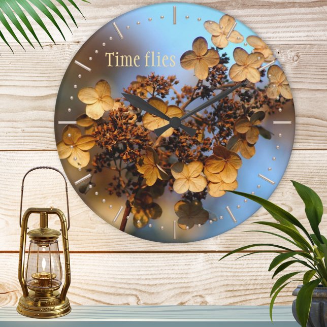 Hydrangea-Zeitfliegen im Herbst Runde Wanduhr (Von Creator hochgeladen)