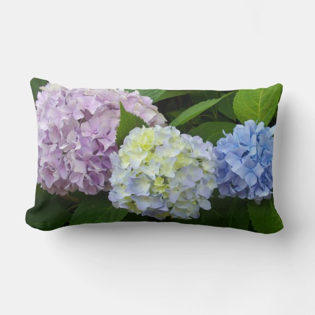 Hydrangeas, rosa Blume, blaue violette Blumen Lendenkissen (Vorderseite)