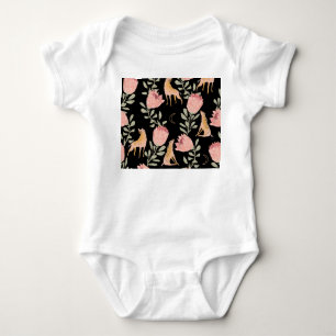 Hyena & Protea: Dunkles Vintages Muster Baby Strampler