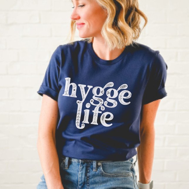 Hygge Life Cosy Danish Zitat Nordic Typografy Dk T-Shirt (Cute Minimalist Hygge Life Typography Women's navy blue t-shirt, cozy vibes, 
 Danish quote saying)