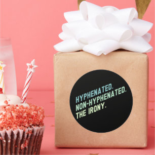 Hyphenated Non-Hyphenated The Irony Funny Zitat Runder Aufkleber