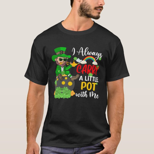 I Always Carry A Little Pot with Me  St Patrick s  T-Shirt (Vorderseite)