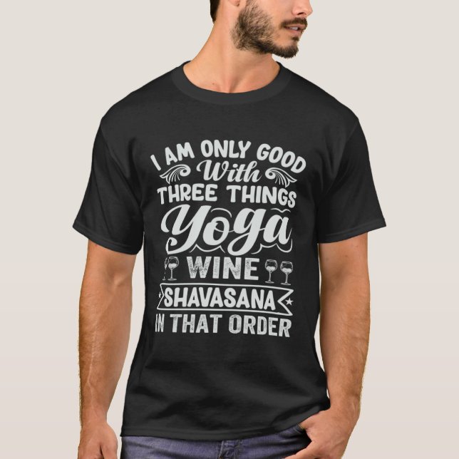I Am Only Good With Three Things Yoga Wine Shavasa T-Shirt (Vorderseite)