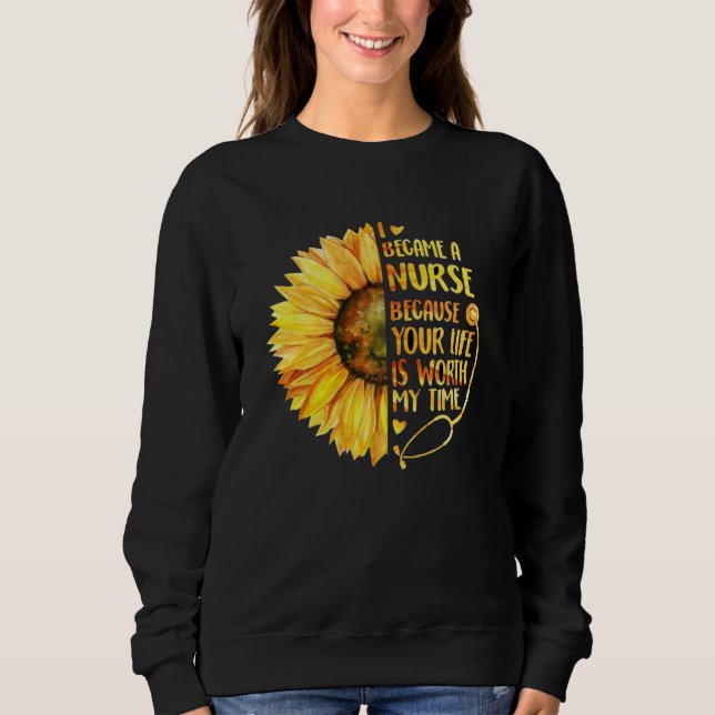 I Became a Nurse Because Your Life is Worth My Tim Sweatshirt (Vorderseite)