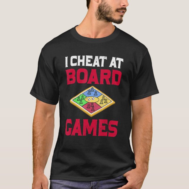 I Cheat At Board Games Cheater Funny Gift T-Shirt (Vorderseite)