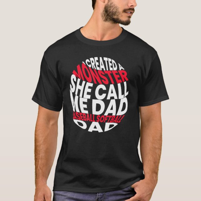 I Created A Monster She Call Me Dad Softball Baseb T-Shirt (Vorderseite)