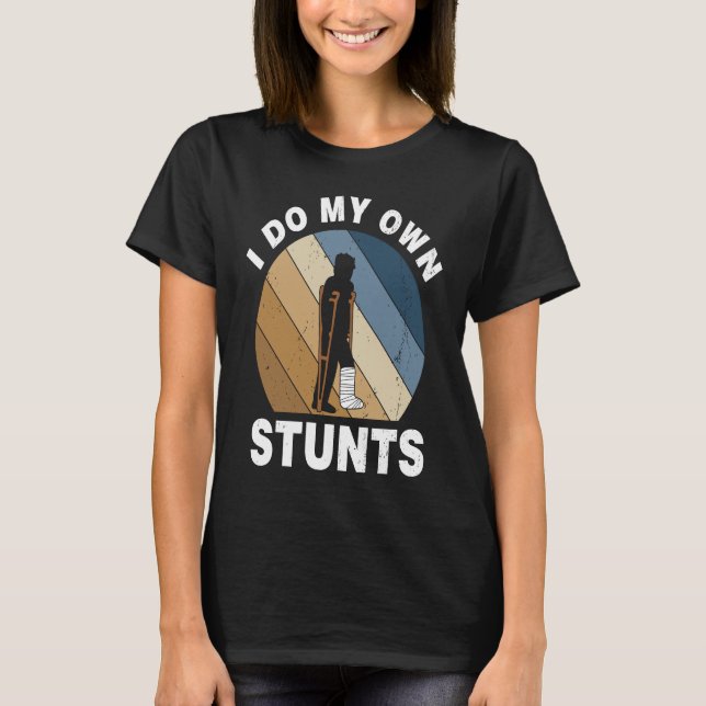 I Do My Own Stunts Broken Leg Recovery T-Shirt (Vorderseite)