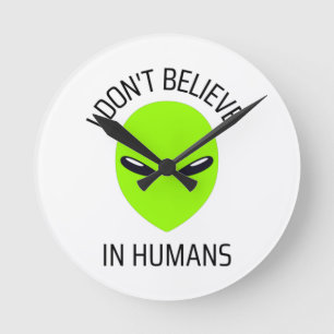 I Don't Believe in Humans Runde Wanduhr