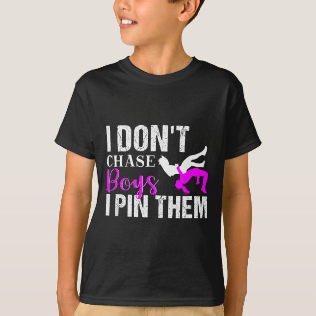 I Don't Chase Boys I N Them _ Wrestling Girls  T-Shirt (Vorderseite)