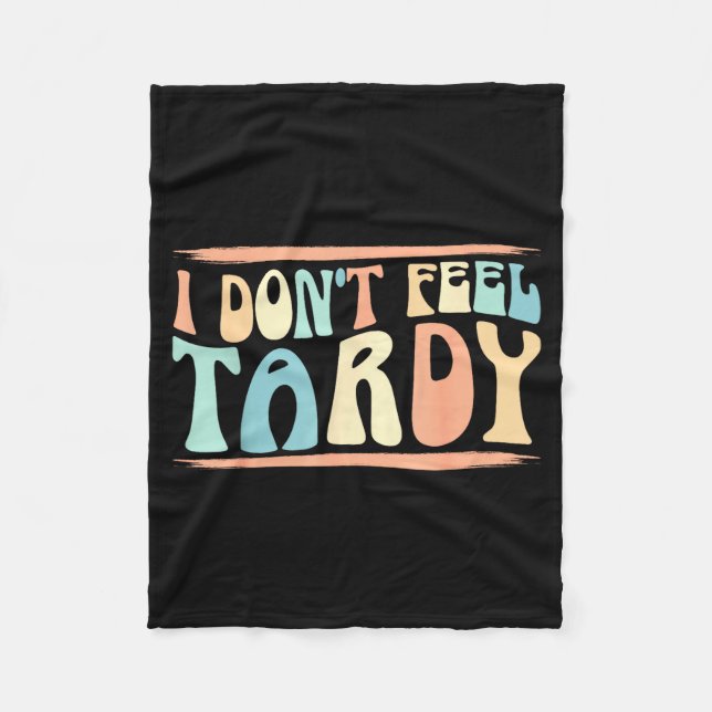 I Don't Feel Tardy Tardiness Funny Sayings Distres Fleecedecke (Vorderseite)