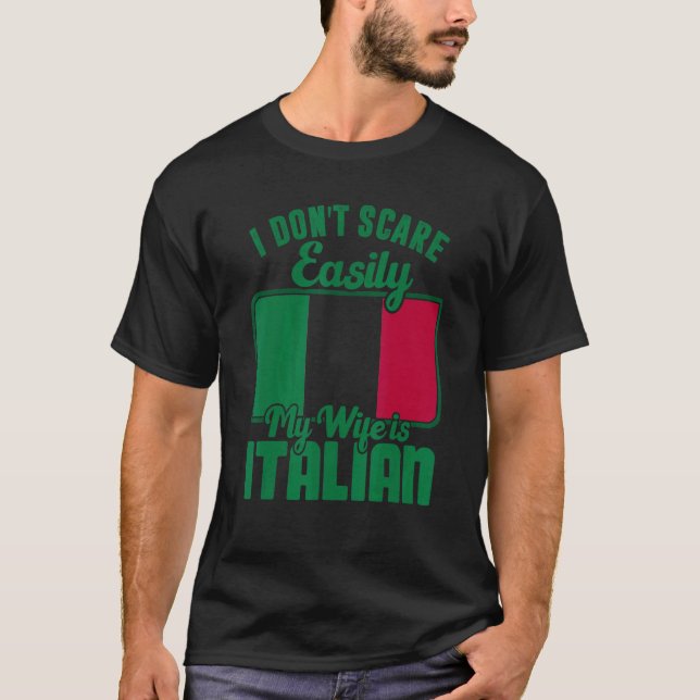 I Dont Scare Easily My Wife Is Italian Me Proud It T-Shirt (Vorderseite)