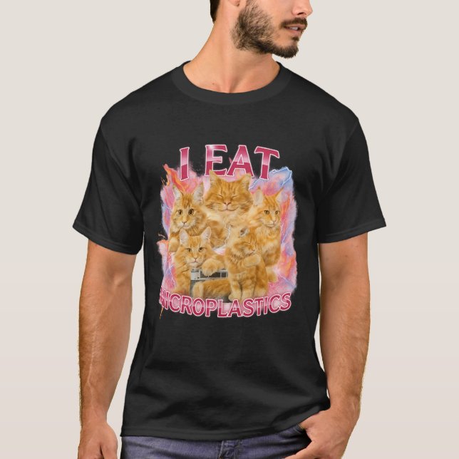 I Eat Microplastics Funny Cat Meme Bootleg Graphic T-Shirt (Vorderseite)