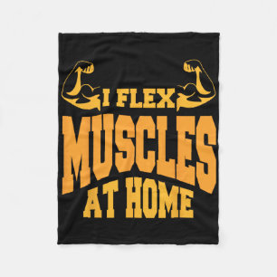 I Flex Muskeln bei Zuhause Bodybuilding Spaß Fleecedecke