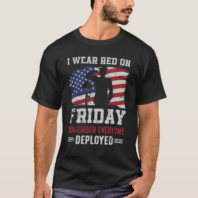 I Friday We Wear Red Remember Everyone Deployed T-Shirt (Vorderseite)