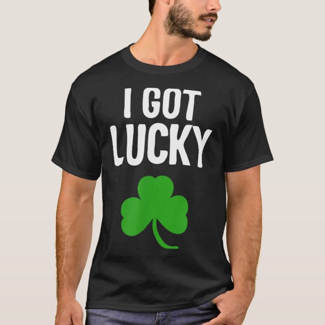 I Got Lucky Dad St Patricks Day Pregnancy Announce T-Shirt (Vorderseite)