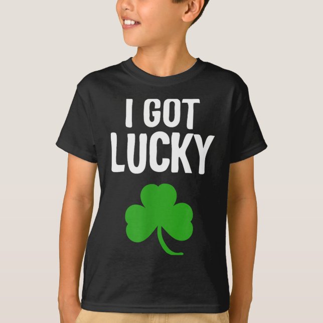 I Got Lucky Dad St Patricks Day Pregnancy Announce T-Shirt (Vorderseite)