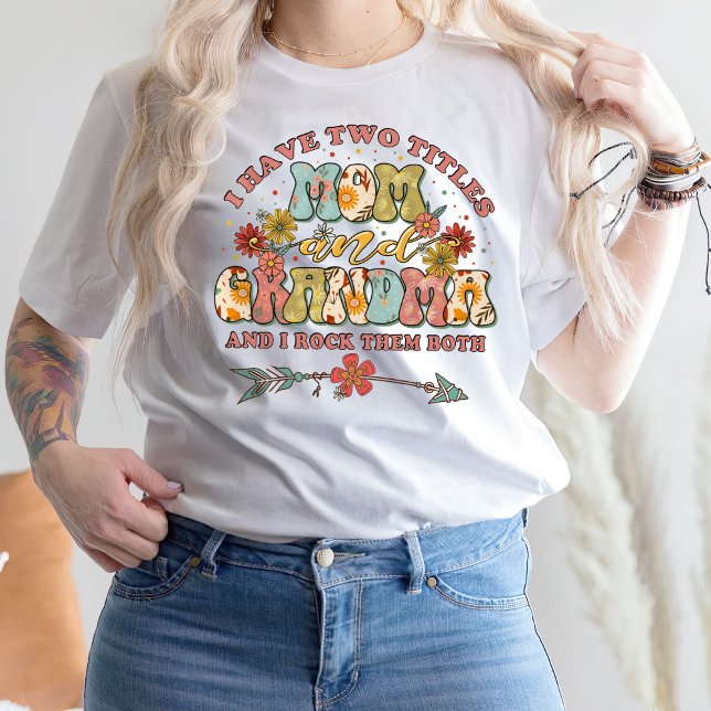 I Have Two Titles Mom And Grandma T-Shirt (Von Creator hochgeladen)