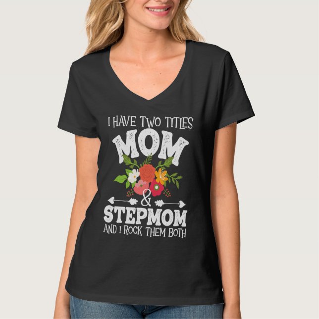 I Have Two Titles Mom And Stepmom  Stepmother Moth T-Shirt (Vorderseite)