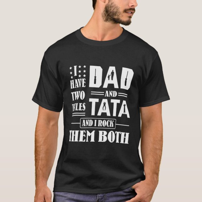 I Have Two Tittles Dad And Tata And I Rock Them Bo T-Shirt (Vorderseite)