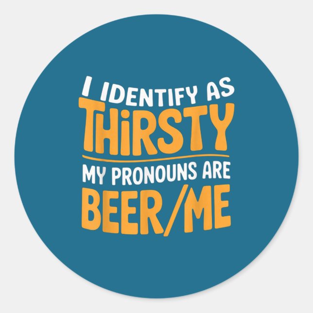 I Identify As Thirsty My Pronouns Are Beer_me  Runder Aufkleber (Vorderseite)