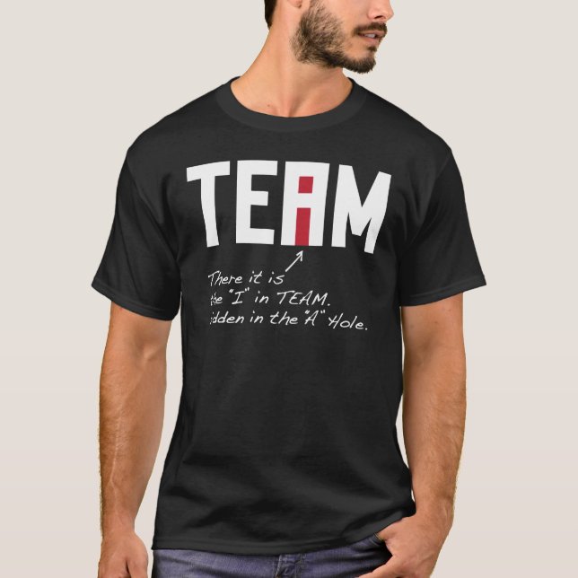 I im Team - dort wird es im Loch versteckt T-Shirt (Vorderseite)