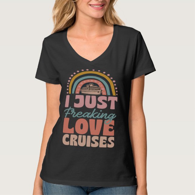 I Just Freaking Love Cruises Bohemian Rainbow Tren T-Shirt (Vorderseite)