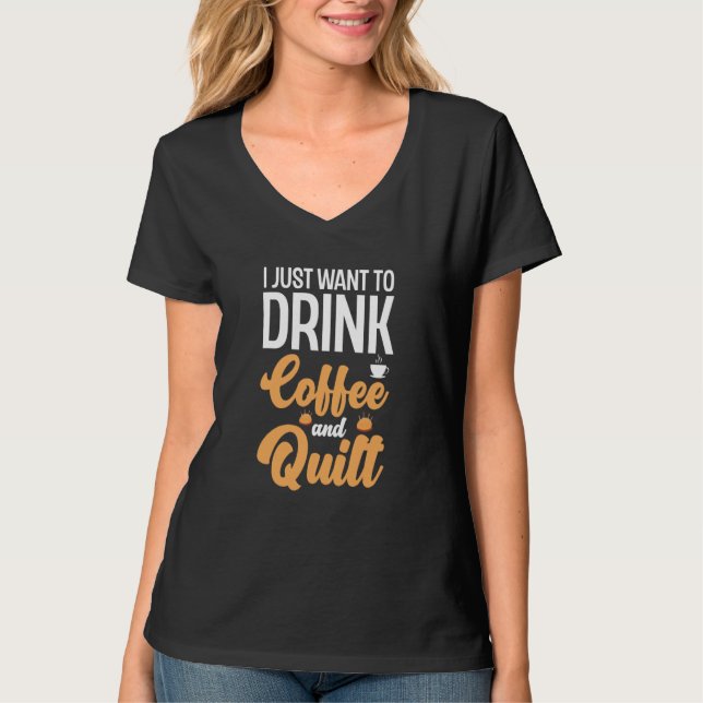 I Just Want To Drink Coffee And Quilt Coffee Quilt T-Shirt (Vorderseite)