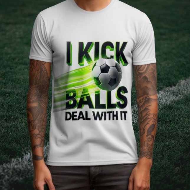 I Kick Balls Soccer T-Shirt (Von Creator hochgeladen)