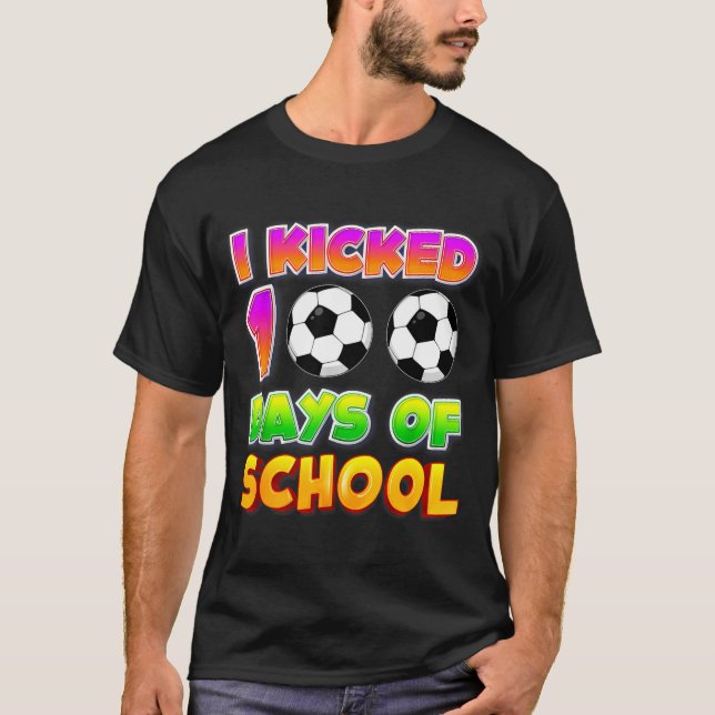 I Kicked 100 Days Of School Funny 100th Soccer Pla T-Shirt (Vorderseite)
