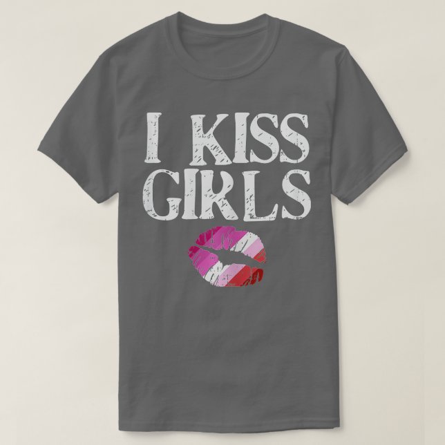 I Kiss Girls Lesbian Pride Lips Butch Gay Flag LGB T-Shirt (Design vorne)