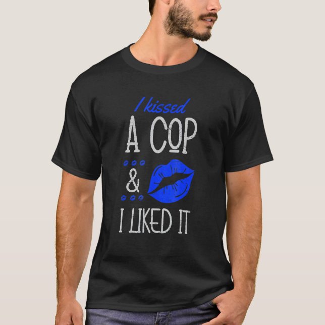 I Kissed A Cop And I Liked It Law Enforcement Cop  T-Shirt (Vorderseite)
