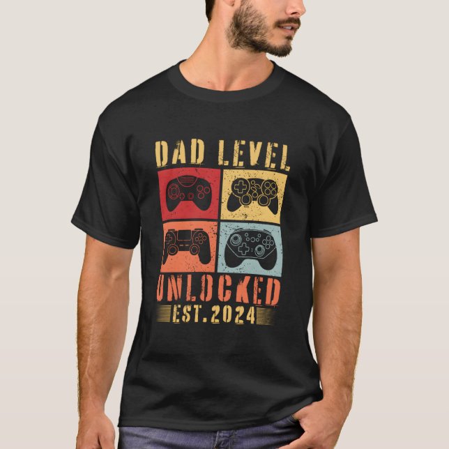 I Leveled Up To Dad 2024 Promoted To Daddy Level U T-Shirt (Vorderseite)