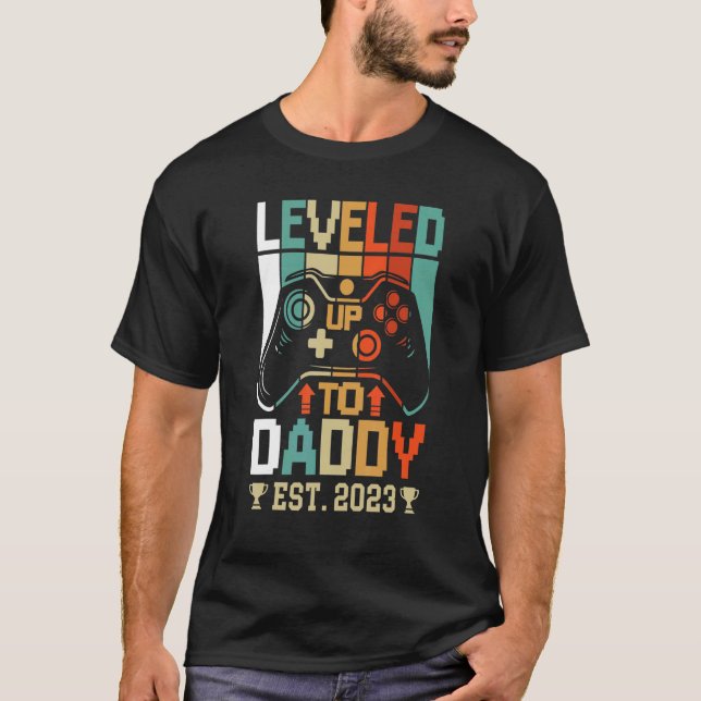 I Leveled Up To Daddy 2023  Soon To Be Dad 2023 1 T-Shirt (Vorderseite)