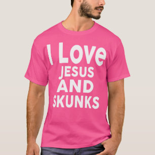 I Liebe Jesus and Skunks Funny Skunk T-Shirt