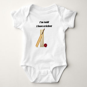 I Liebe-Kricket mit Wickets-Entwurf Baby Strampler