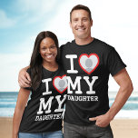 I Liebe meiner Tochter | Sonniger Vater-Tag T-Shirt<br><div class="desc">Erstellen Sie Ihre eigene I-Liebe Meine Tochter Foto Text Hoodie mit diesem modernen und lustigen Shirt-Template mit einem coolen Slab Serif-Schriftart und benutzerdefinierten Foto in einem riesigen roten Herz. Fügen Sie Ihr eigenes Foto, Ihren Namen oder einen personalisierten Text hinzu. Das Design des T - Shirt "I Liebe Meine Tochter"...</div>
